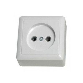 Розетка 1 ОП без з/к со шторками изол. пластина 10А Хит белая